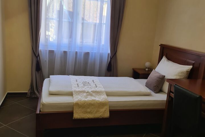 Room 63 of 266