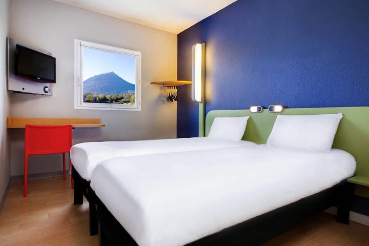 Room 2 of 9