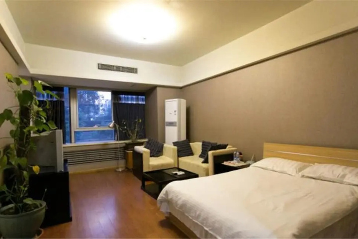Room 5 of 12