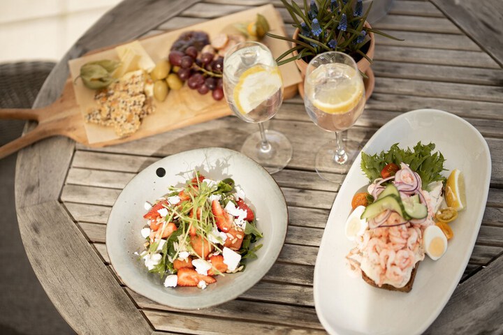 Dining 36 of 60