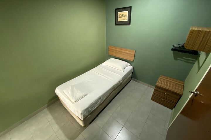 Room 7 of 31