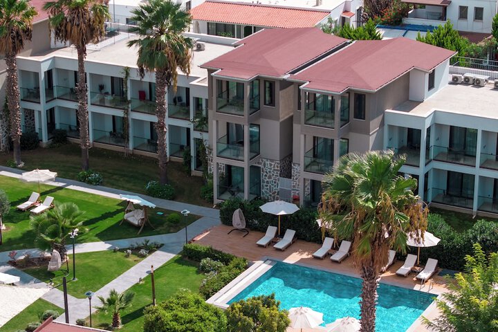 Hotel Exterior 63 of 68