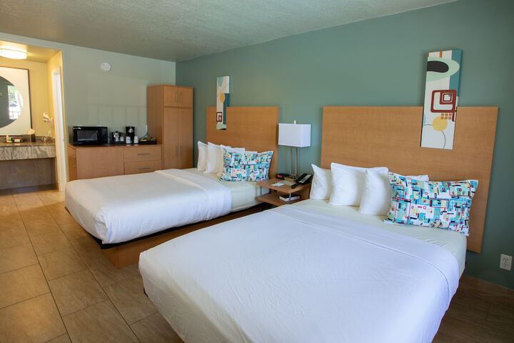 Traditional Room 2 Queen Beds Accessible (2 of 8)