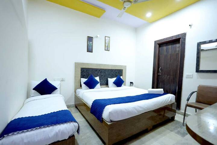 Room 9 of 30