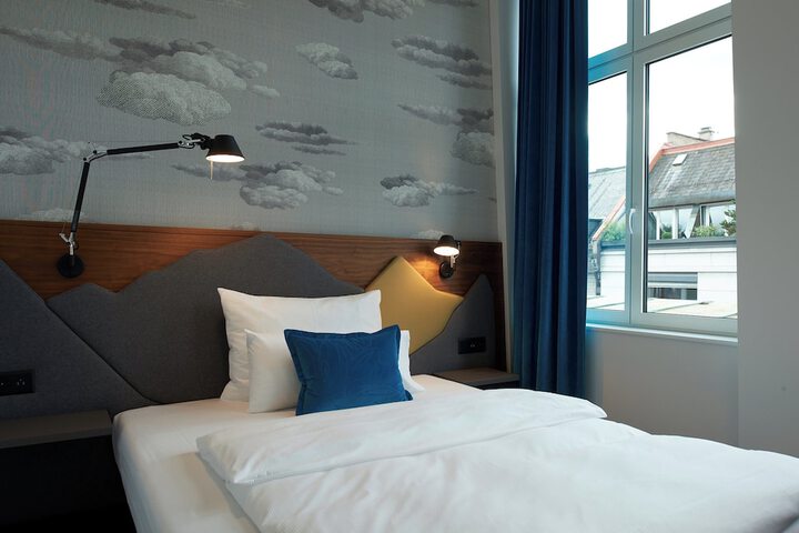 Room 3 of 62