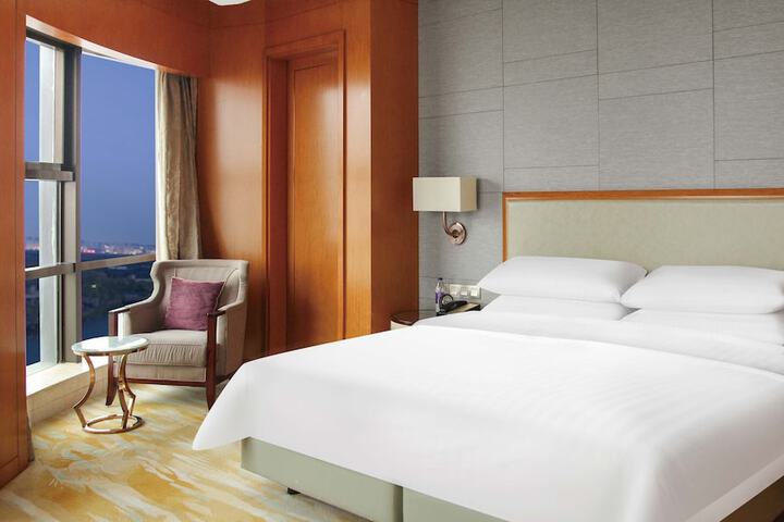 Room 15 of 105