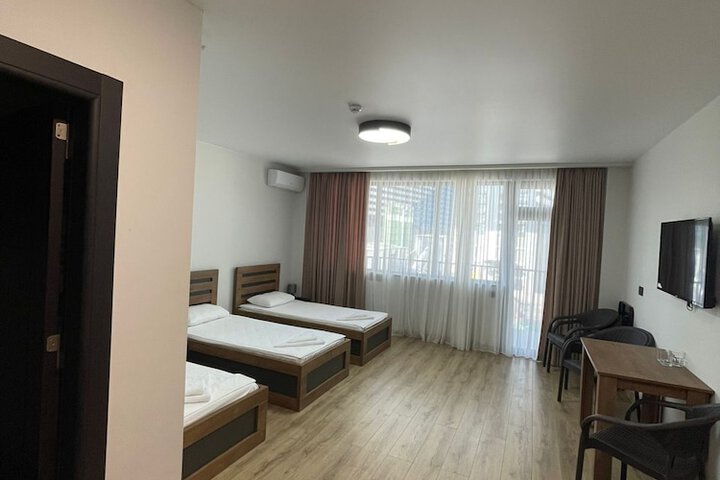 Room 5 of 11