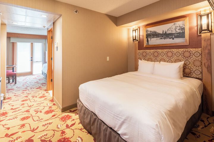 Room 33 of 87