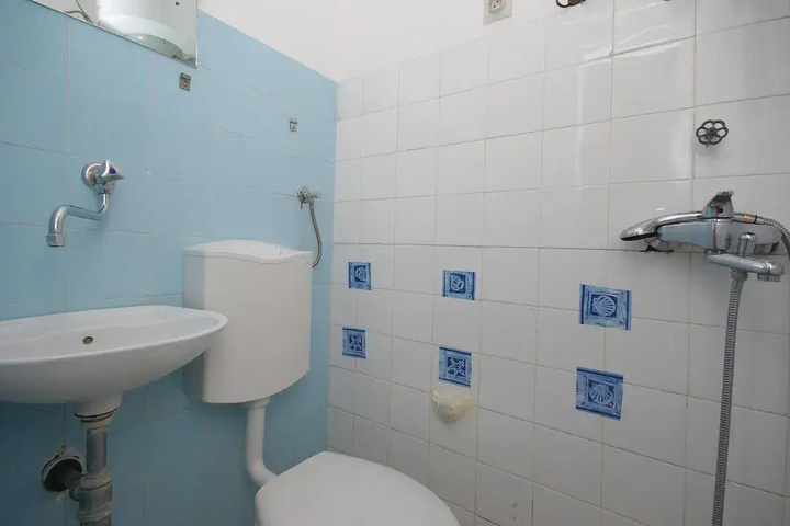 Room 8 of 21
