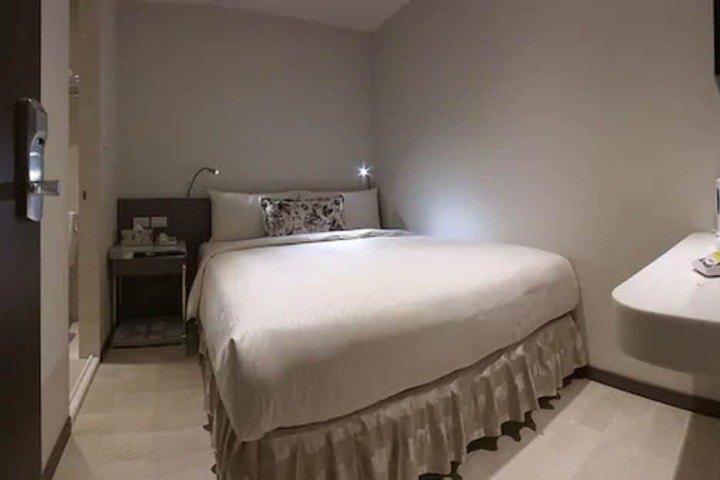 Room 18 of 36
