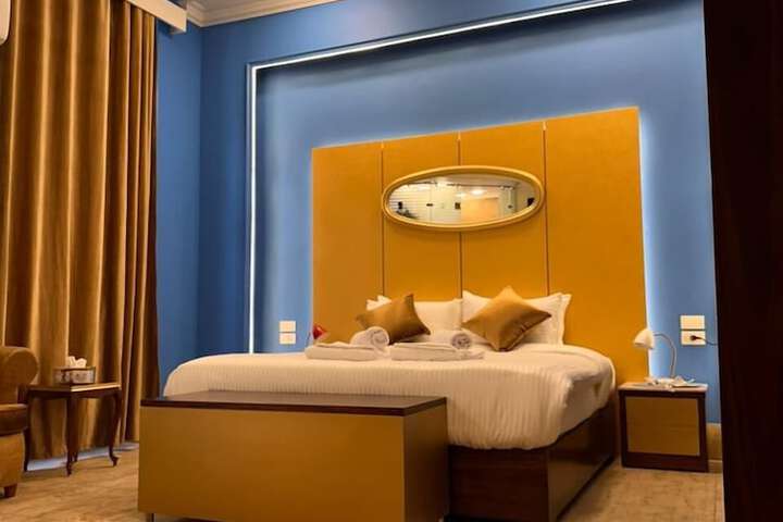Room 5 of 68