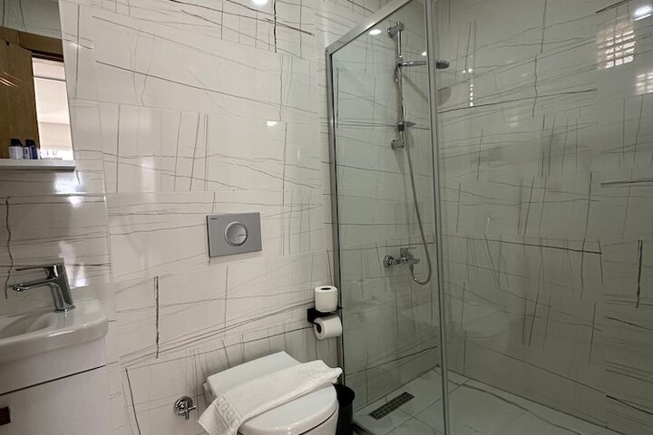 Room 13 of 26