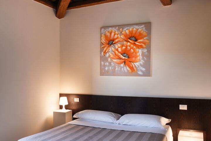 Room 5 of 49
