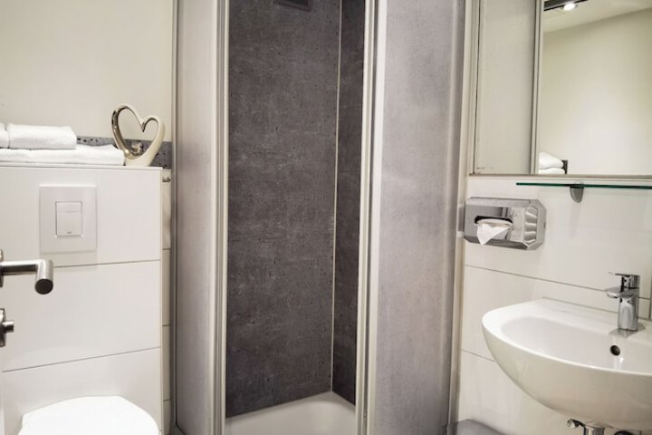 Room 46 of 69