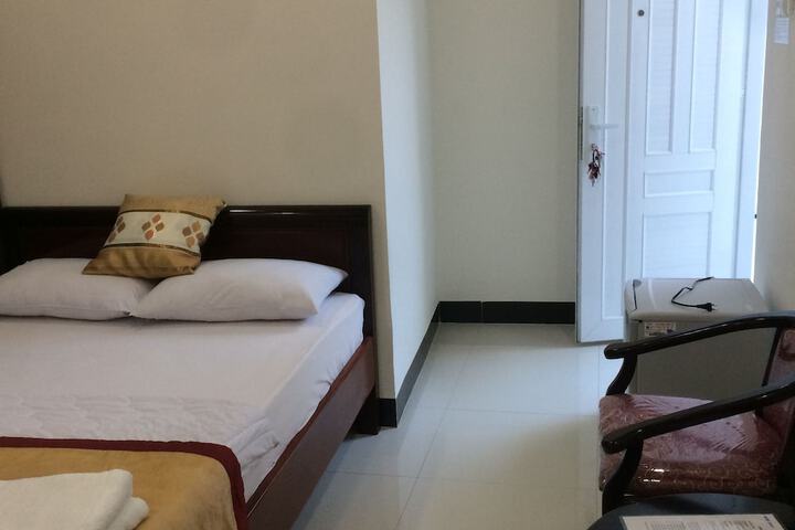 Room 11 of 32
