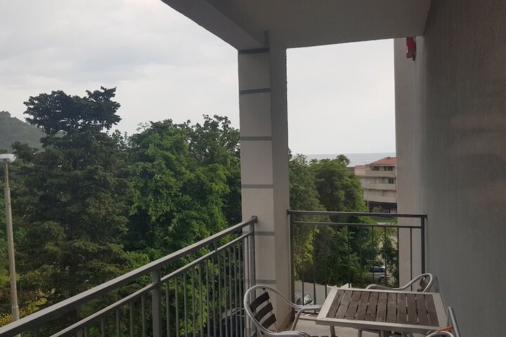 Room 8 of 10
