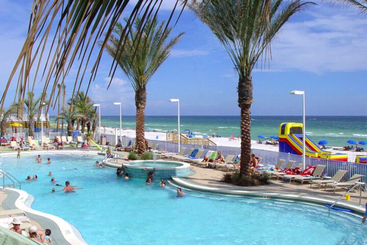 Hotel Pool