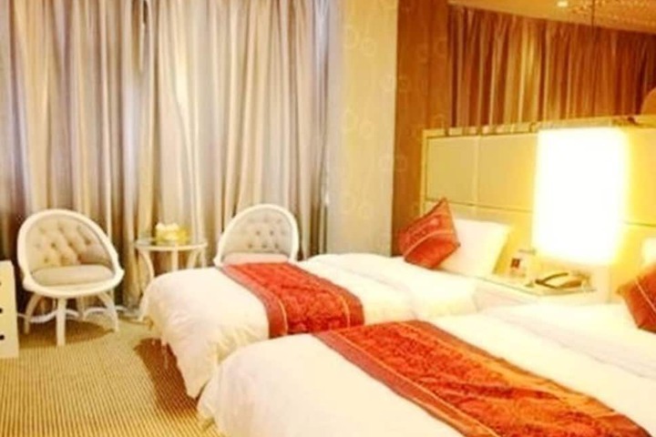 Room 5 of 18