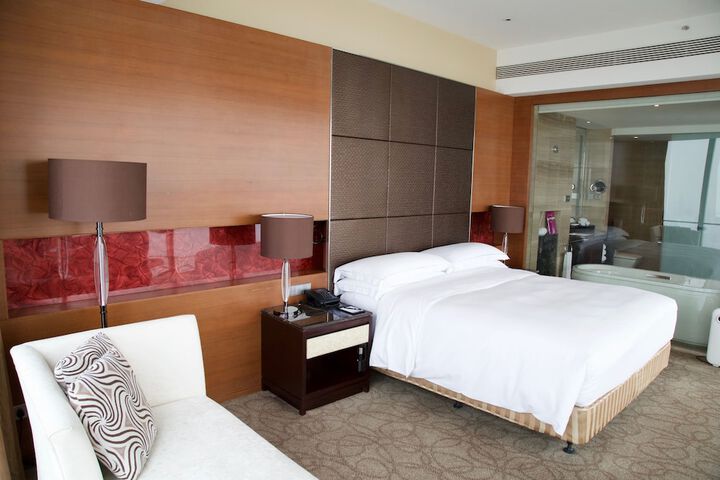 Room 13 of 78