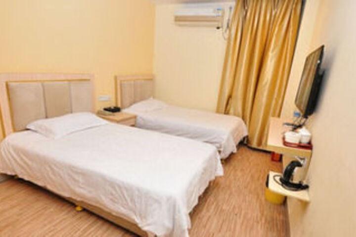 Room 3 of 10