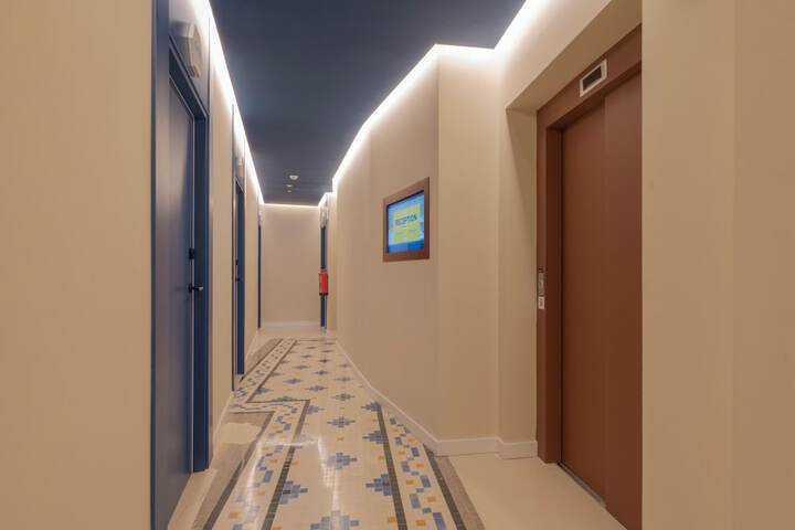 Ballroom/Hall 61 of 77