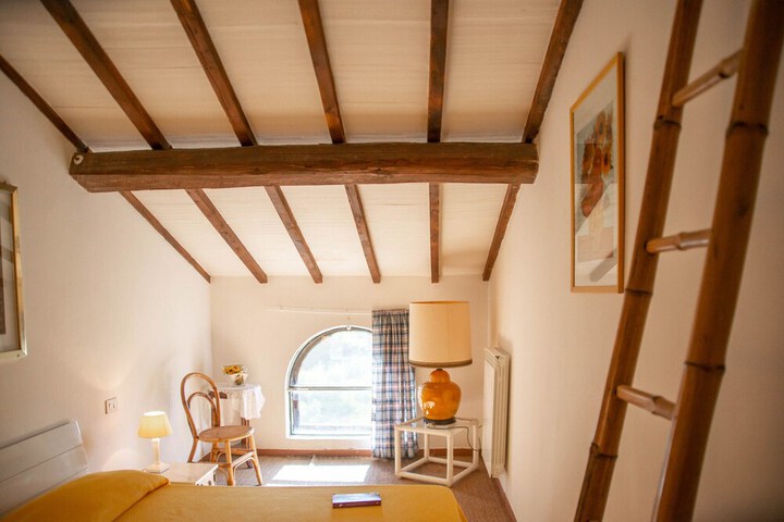 Room 29 of 143
