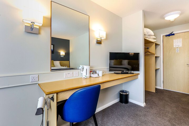 Room 12 of 19