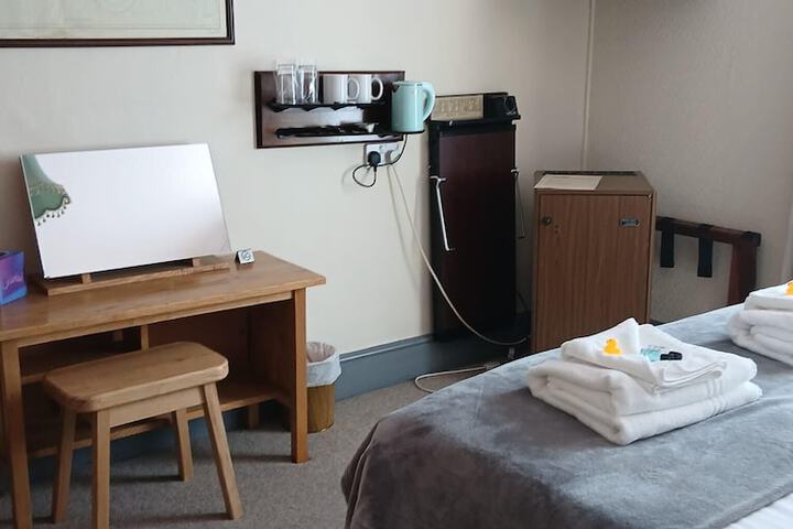 Room 6 of 16
