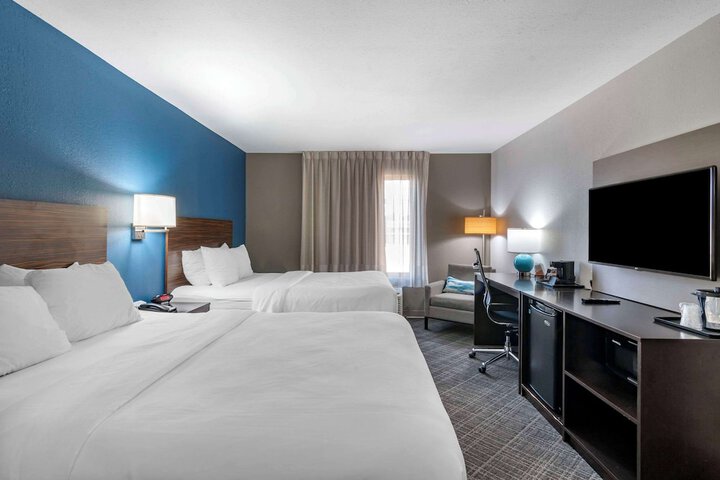 2 Queen Beds Accessible (7 of 14)