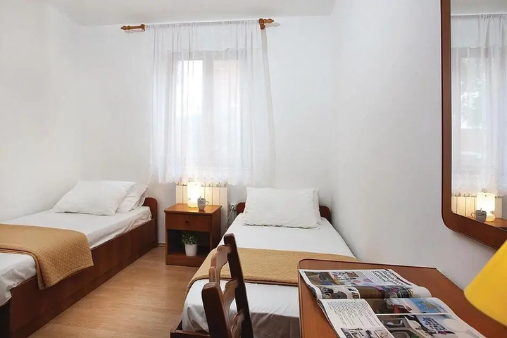 Room 3 of 12