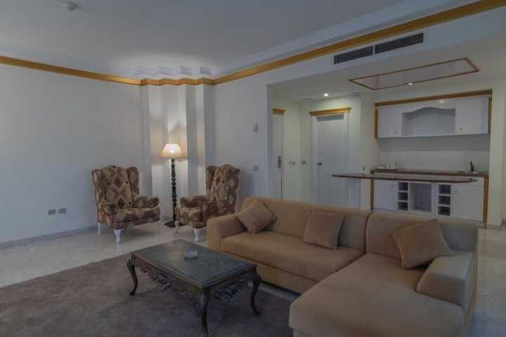 Room 12 of 40