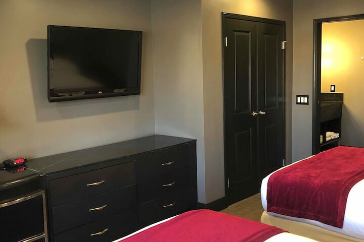 2 Queen Beds (2 of 16)