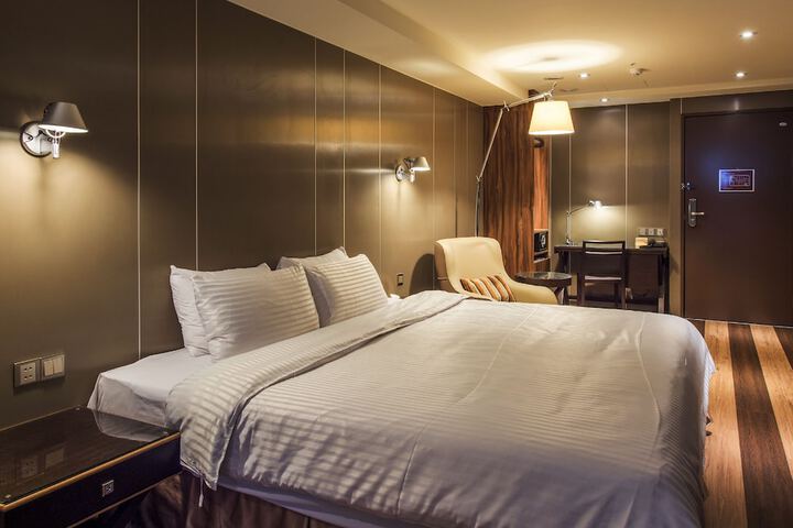 Room 21 of 53