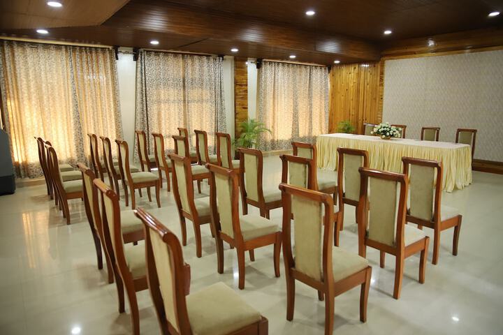 Ballroom/Hall 52 of 68