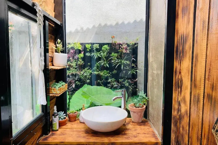 Room 6 of 7