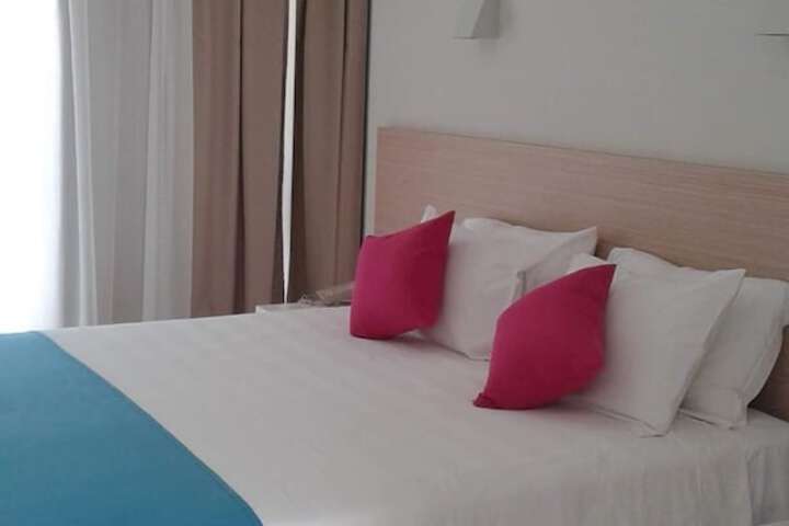 Room 2 of 31