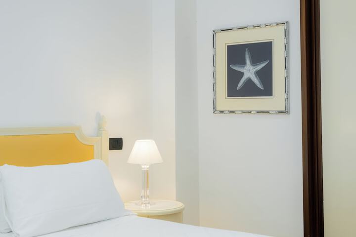 Room 40 of 247