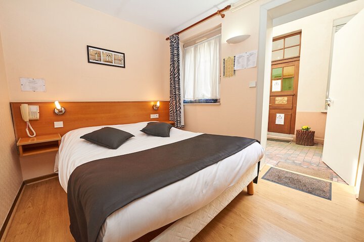 Room 5 of 68