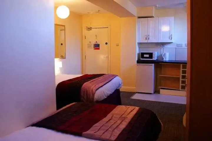 Room 3 of 6