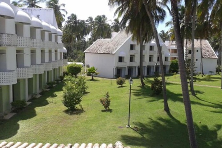 Hotel Exterior 36 of 46