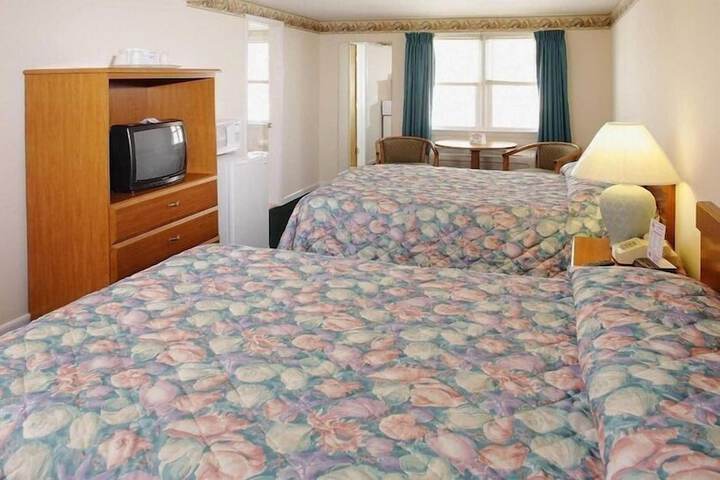 Deluxe Queen Bed (13 of 24)