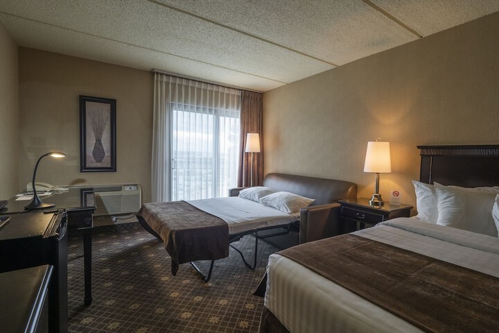 Deluxe King Bed (3 of 5)