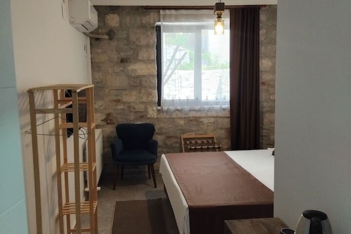 Room 6 of 29