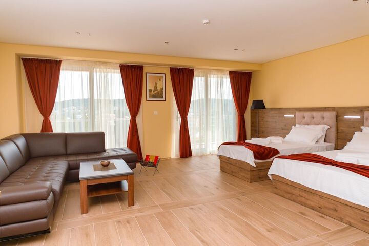 Room 2 of 7