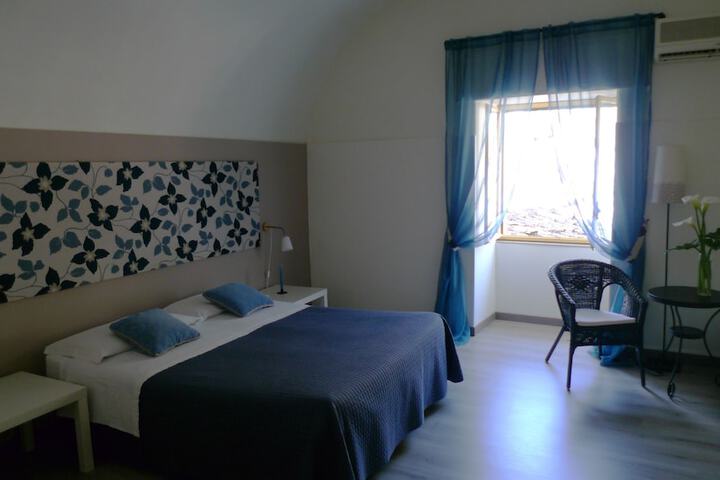 Room 2 of 39
