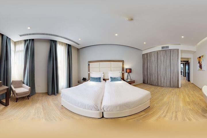 Room 14 of 182