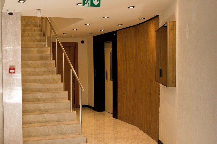 Ballroom/Hall 84 of 92