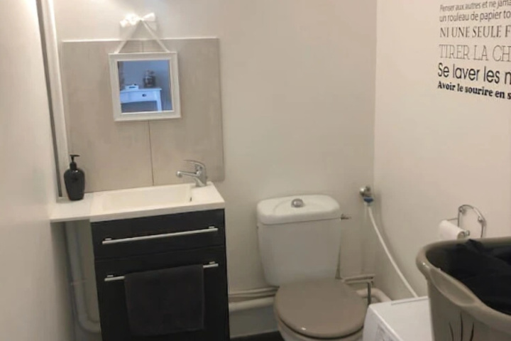 Room 6 of 11