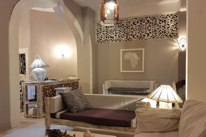 Lounge 76 of 138