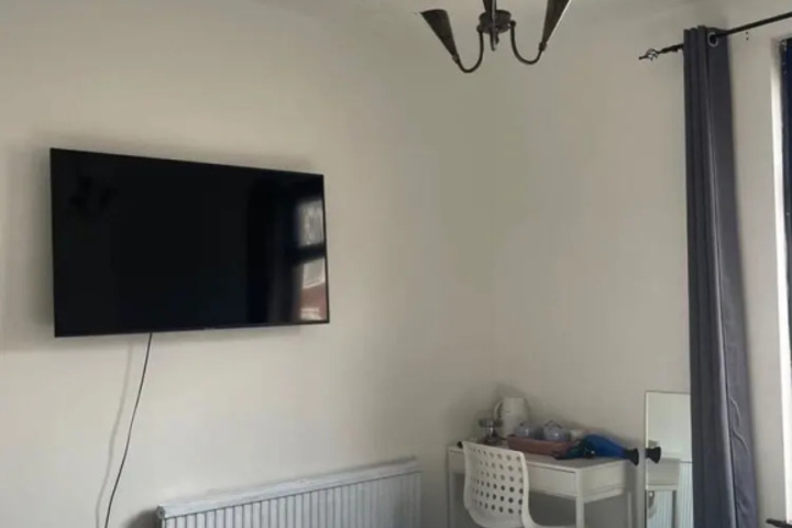 Room 6 of 15